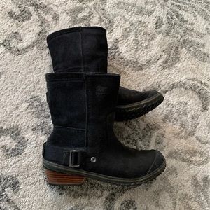 Size 8 sorel black suede boots.